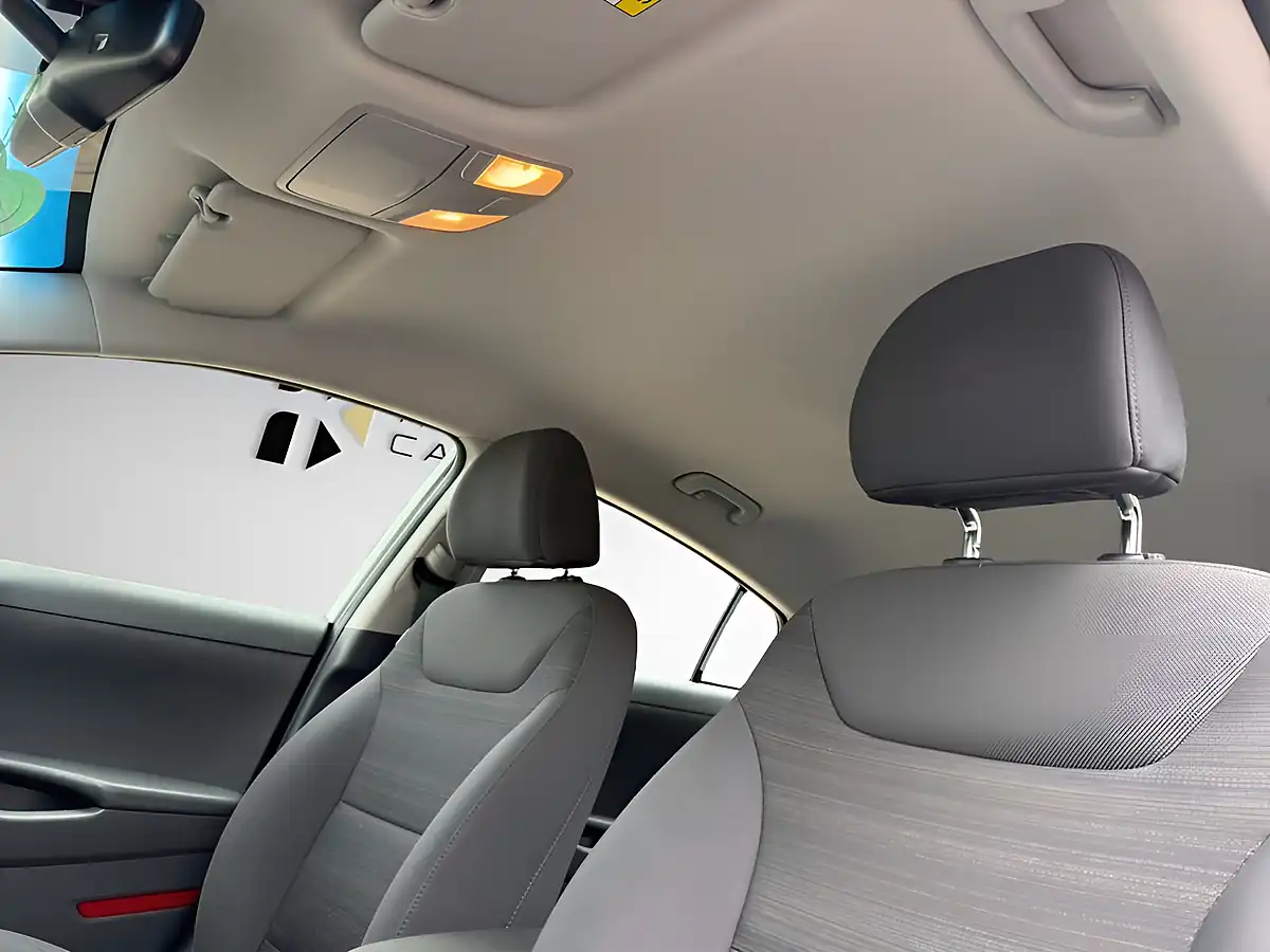 Used 2018 Hyundai Ioniq Premium White - Interior and Exterior details 14