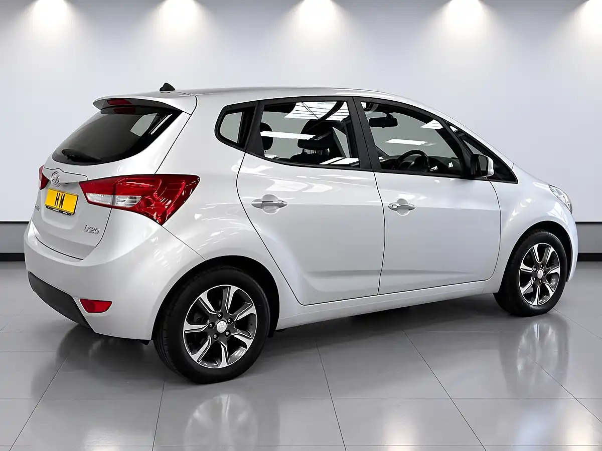 Used 2018 Hyundai Ix20 Se Nav Silver - Interior and Exterior details 11