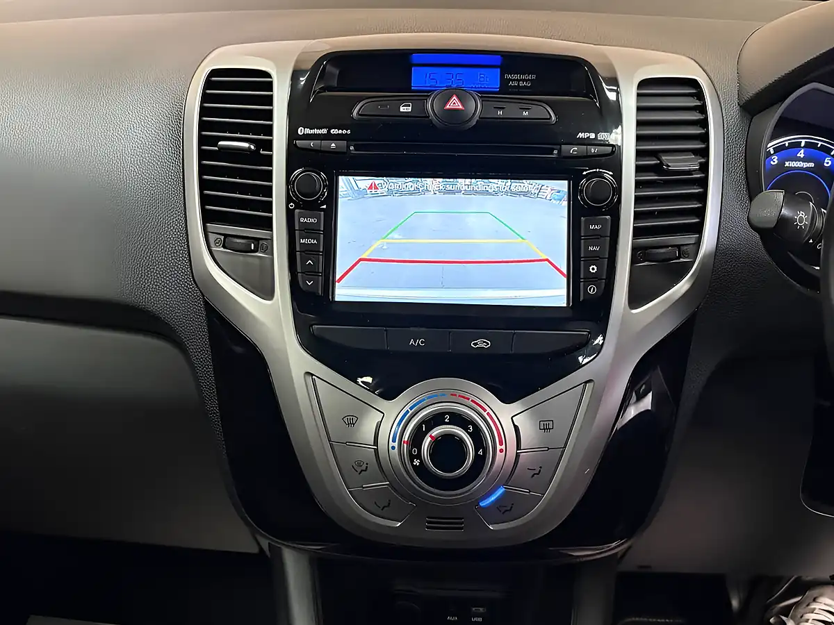 Used 2018 Hyundai Ix20 Se Nav Silver - Interior and Exterior details 12