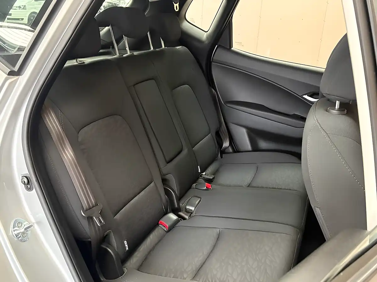 Used 2018 Hyundai Ix20 Se Nav Silver - Interior and Exterior details 14