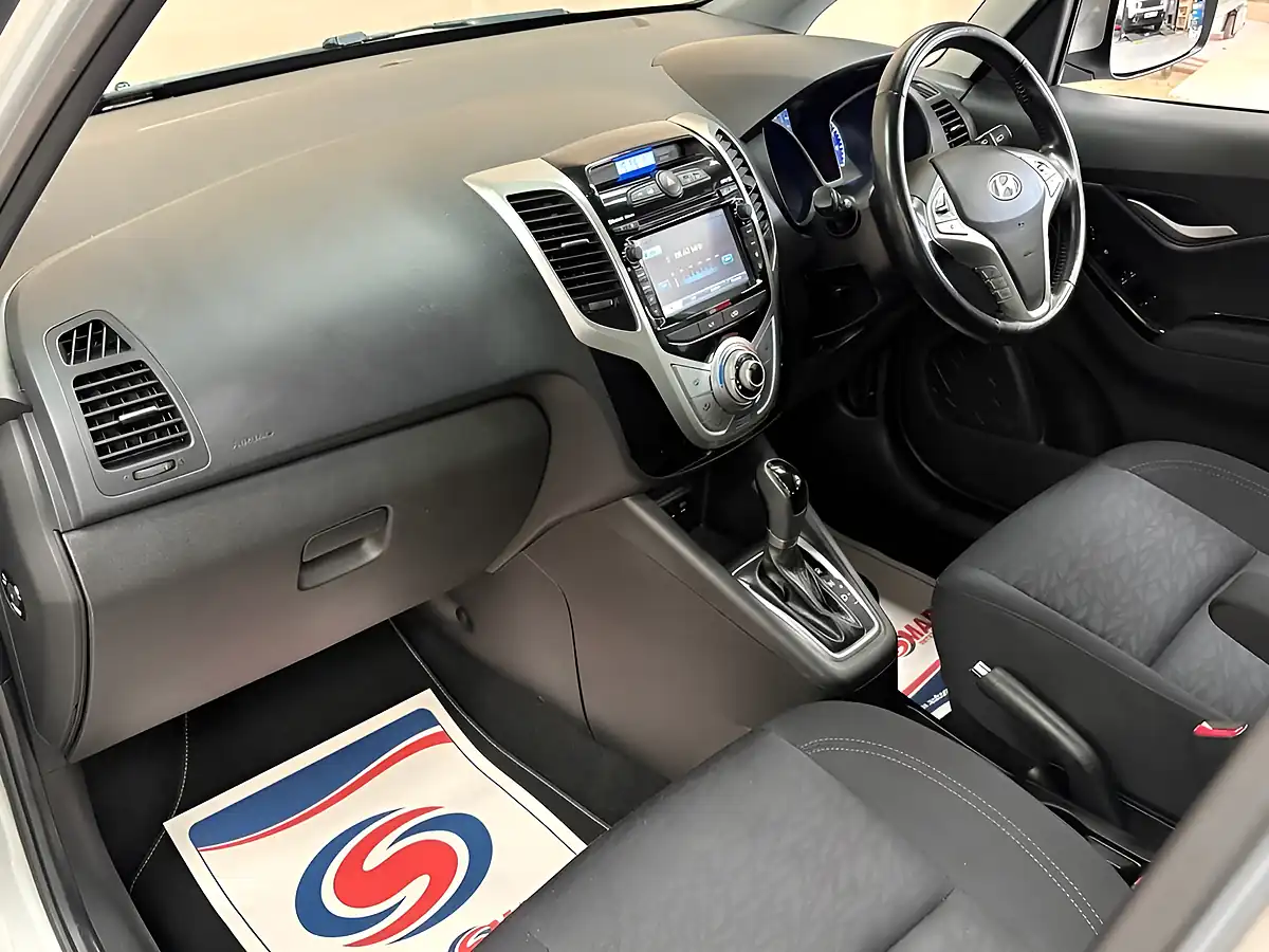 Used 2018 Hyundai Ix20 Se Nav Silver - Interior and Exterior details 15