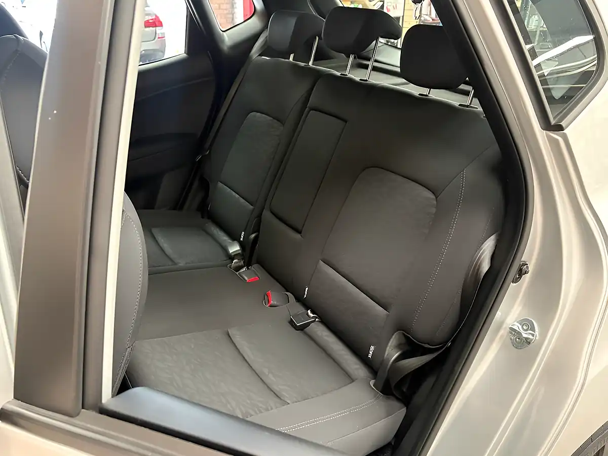 Used 2018 Hyundai Ix20 Se Nav Silver - Interior and Exterior details 17