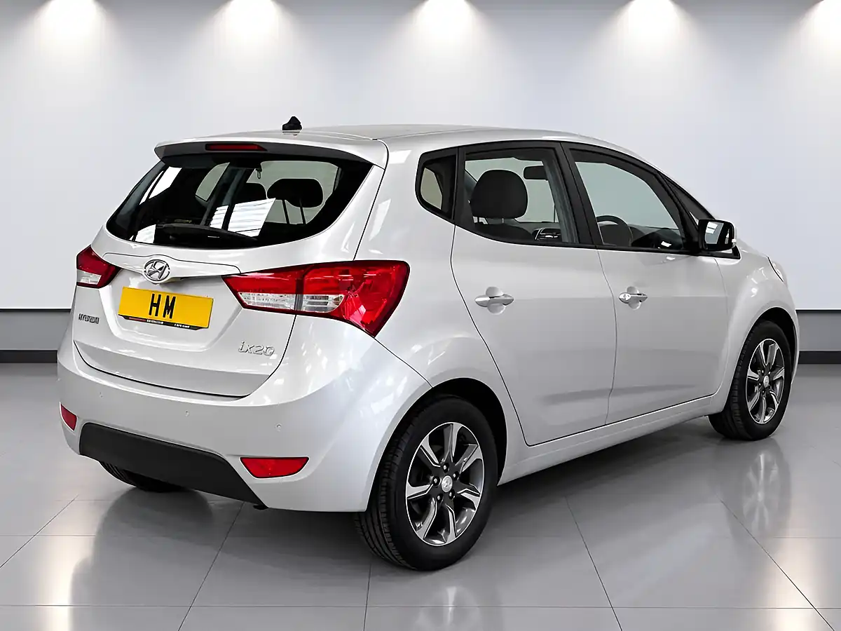 Used 2018 Hyundai Ix20 Se Nav Silver - Interior and Exterior details 18