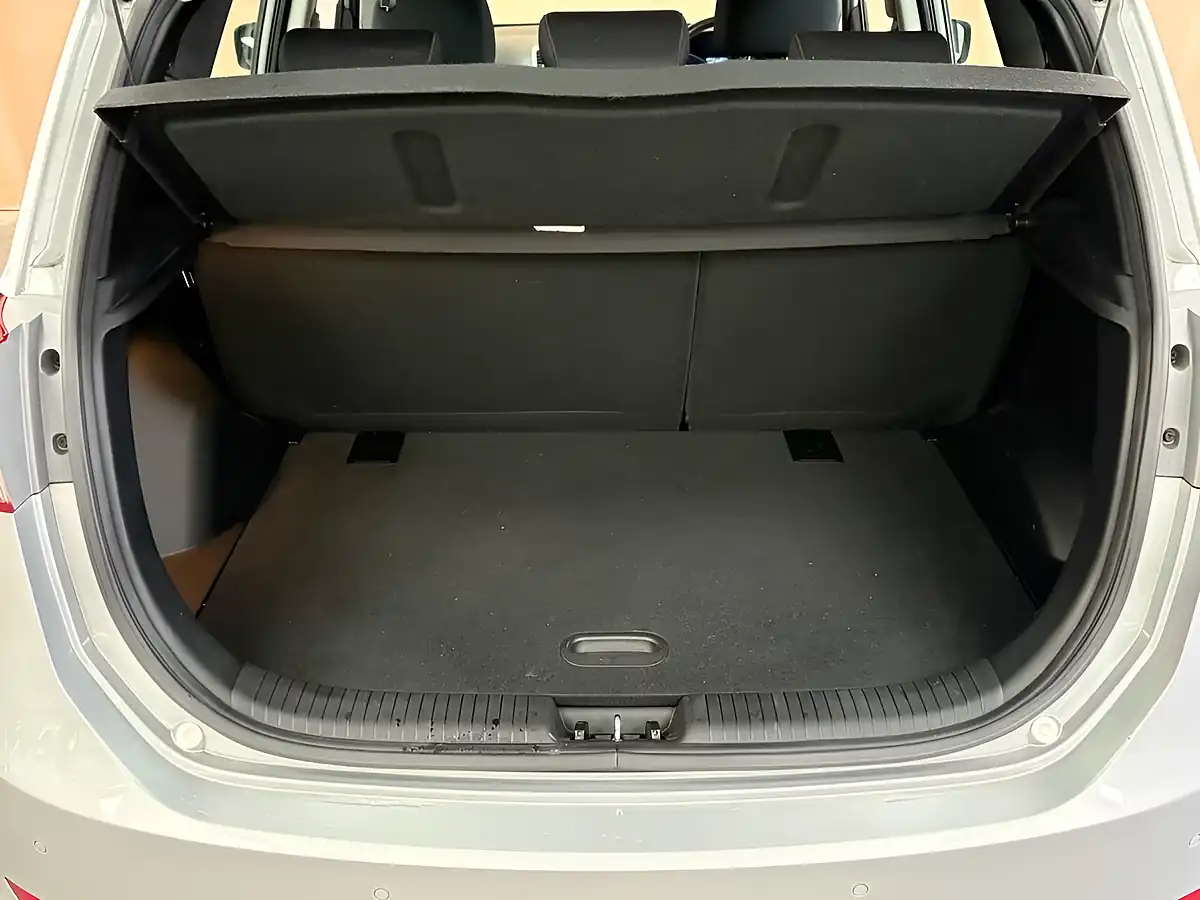 Used 2018 Hyundai Ix20 Se Nav Silver - Interior and Exterior details 19