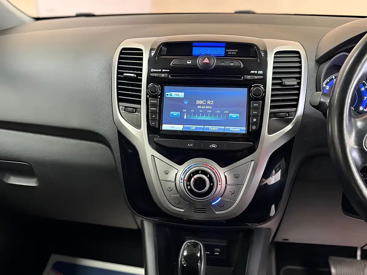 Used 2018 Hyundai Ix20 Se Nav Silver - Interior and Exterior details 6