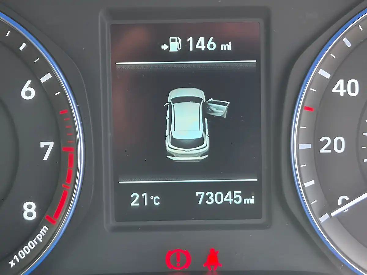 Used 2018 Hyundai Kona Premium Blue - Interior and Exterior details 10
