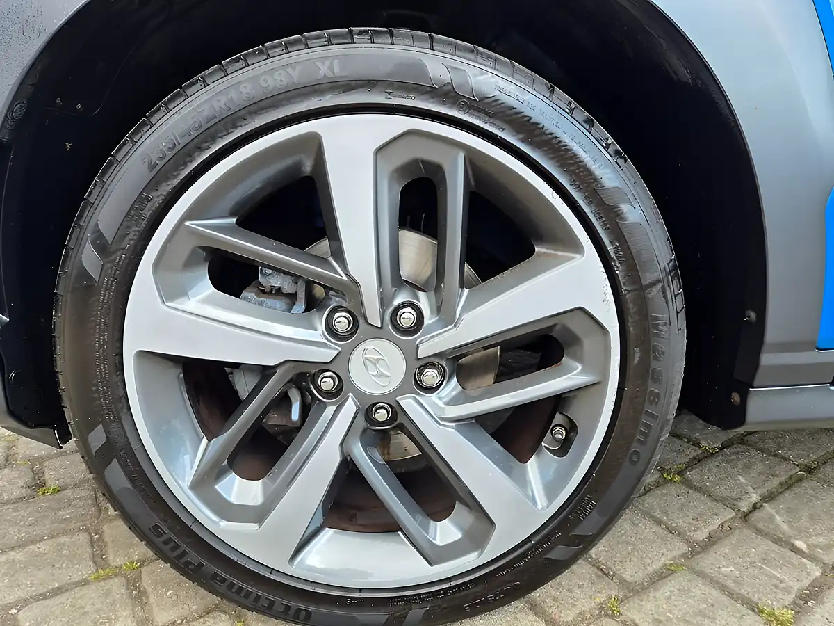 Used 2018 Hyundai Kona Premium Blue - Interior and Exterior details 13