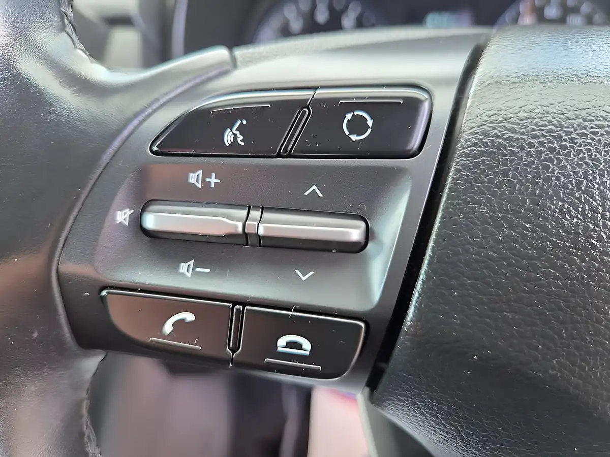 Used 2018 Hyundai Kona Premium Blue - Interior and Exterior details 17