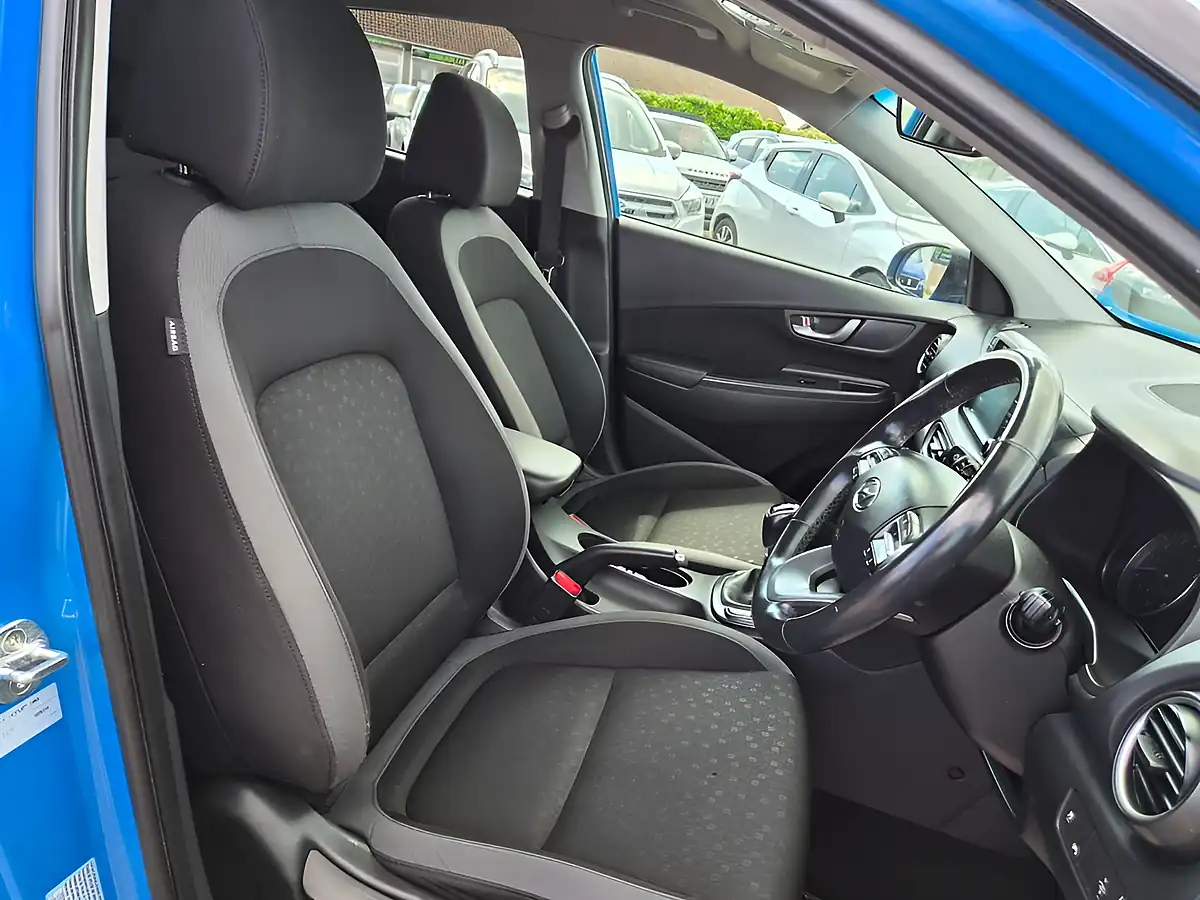 Used 2018 Hyundai Kona Premium Blue - Interior and Exterior details 7