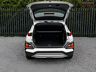 Used 2018 Hyundai Kona Premium White - Interior and Exterior details 10