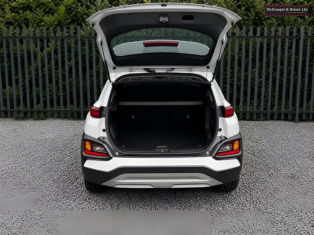 Used 2018 Hyundai Kona Premium White - Interior and Exterior details 10