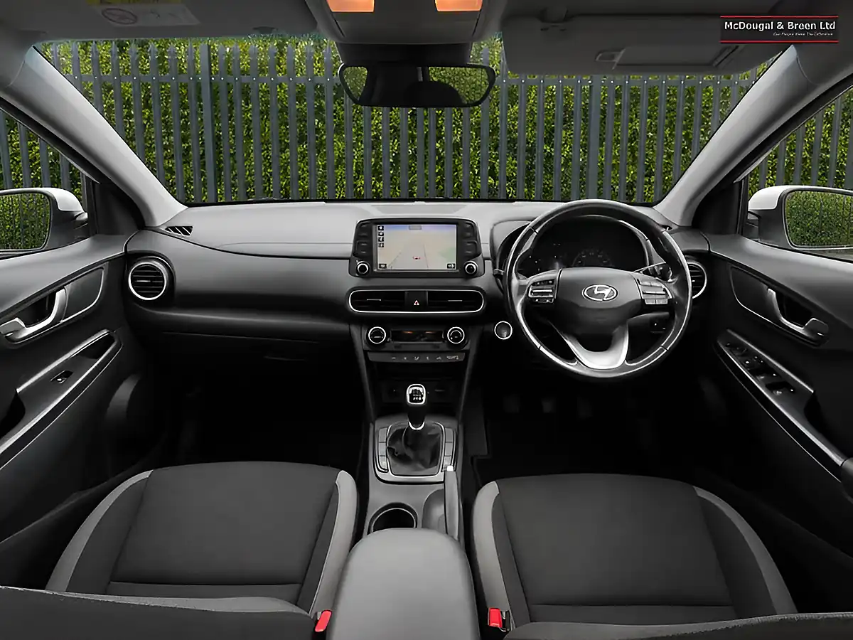 Used 2018 Hyundai Kona Premium White - Interior and Exterior details 12