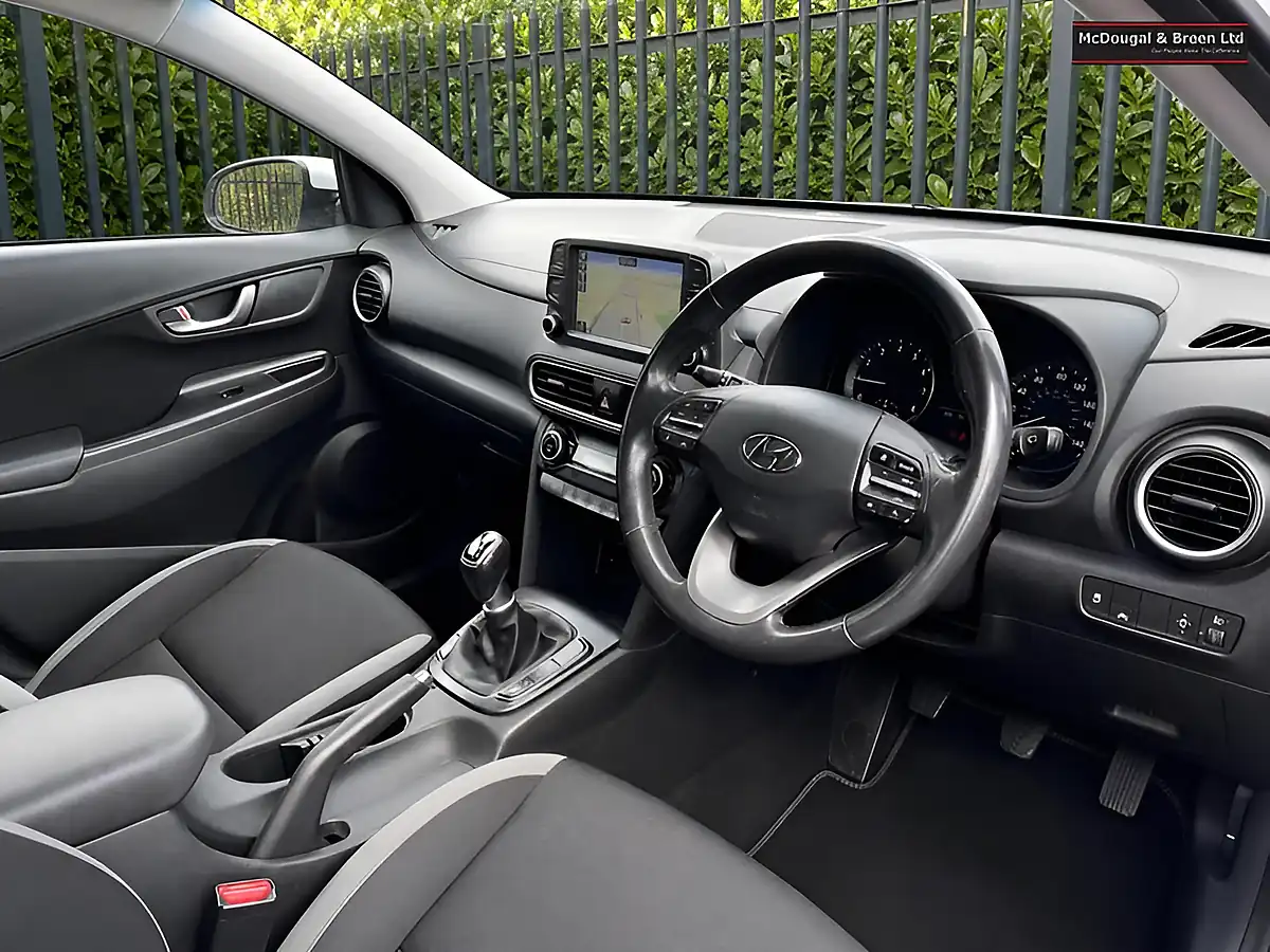 Used 2018 Hyundai Kona Premium White - Interior and Exterior details 13
