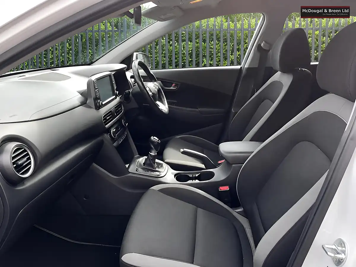 Used 2018 Hyundai Kona Premium White - Interior and Exterior details 14