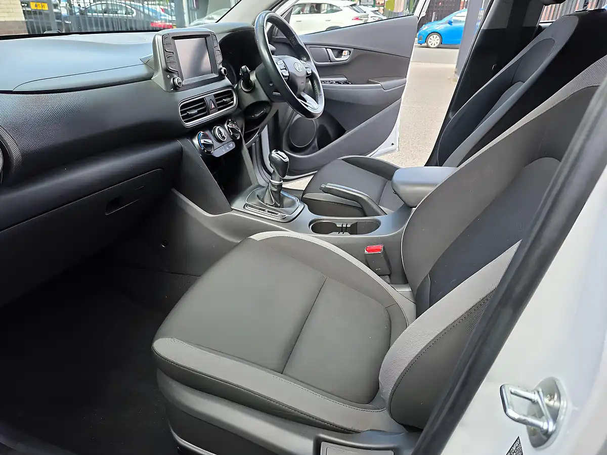 Used 2018 Hyundai Kona Se Blue Drive White - Interior and Exterior details 18