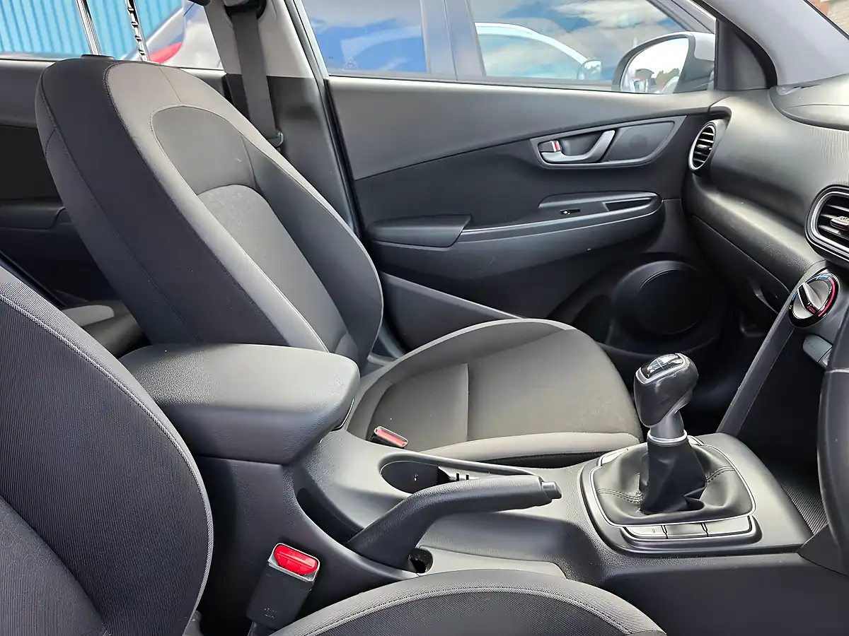 Used 2018 Hyundai Kona Se Blue Drive White - Interior and Exterior details 20