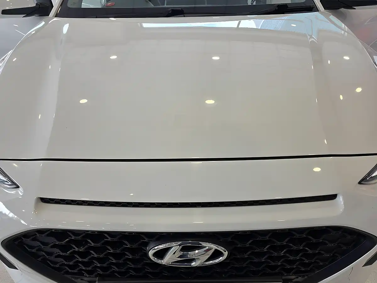 Used 2018 Hyundai Kona Se Blue Drive White - Interior and Exterior details 5