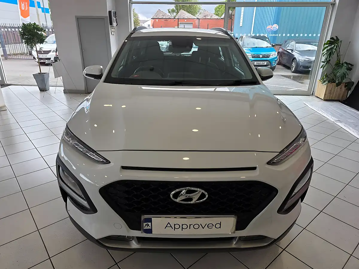 Used 2018 Hyundai Kona Se Blue Drive White - Interior and Exterior details 7