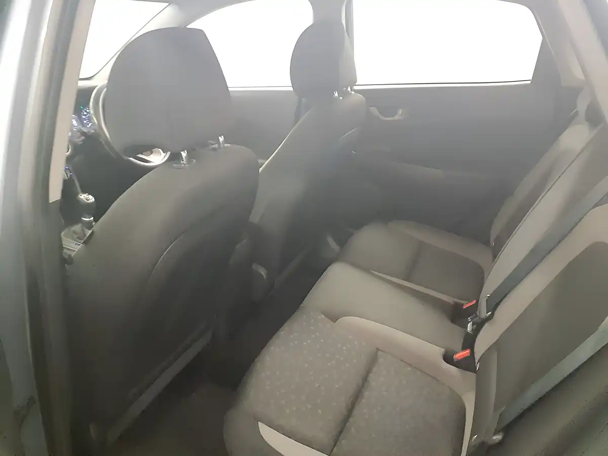 Used 2018 Hyundai Kona Se Edition Lake Silver - Interior and Exterior details 15