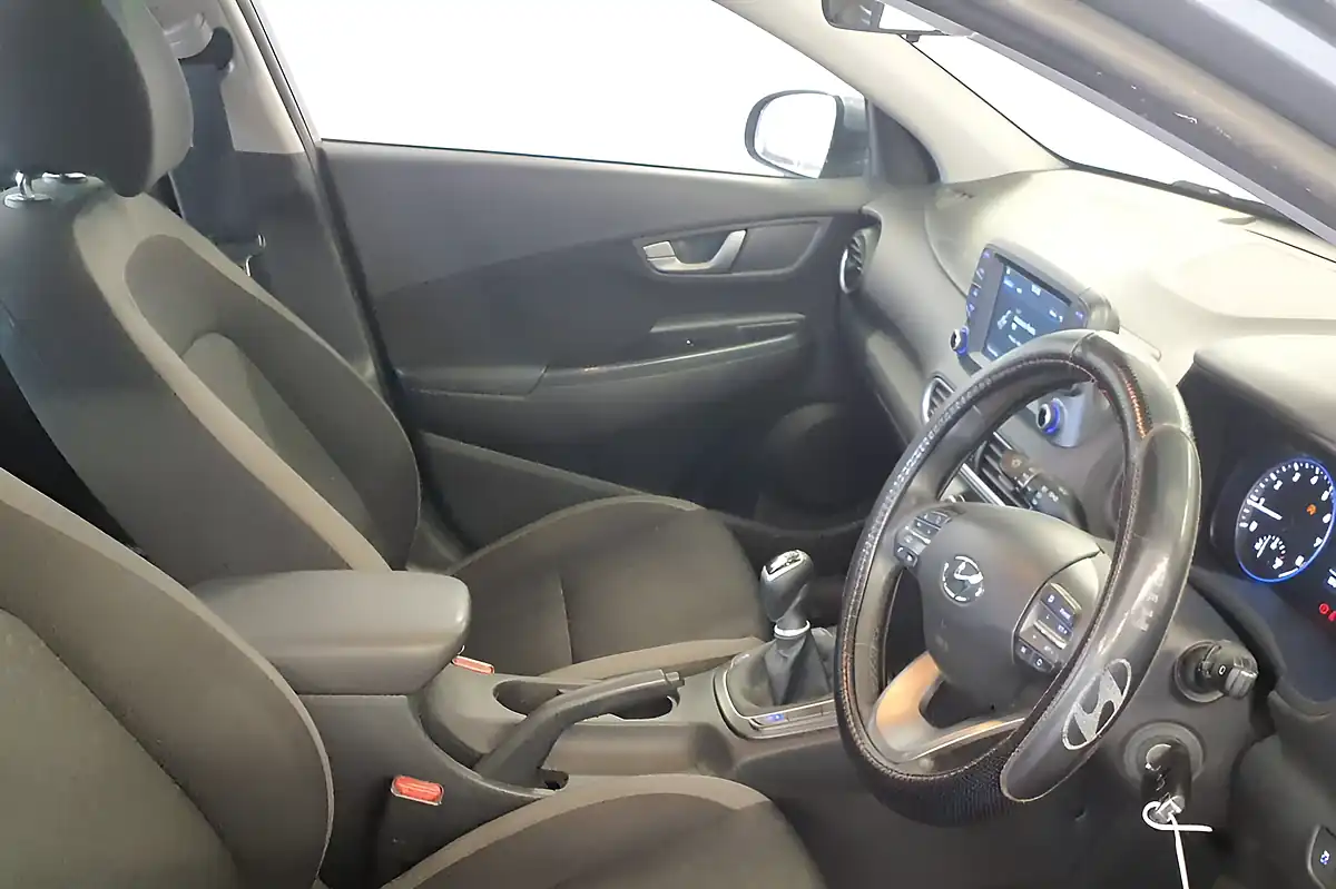 Used 2018 Hyundai Kona Se Edition Lake Silver - Interior and Exterior details 3