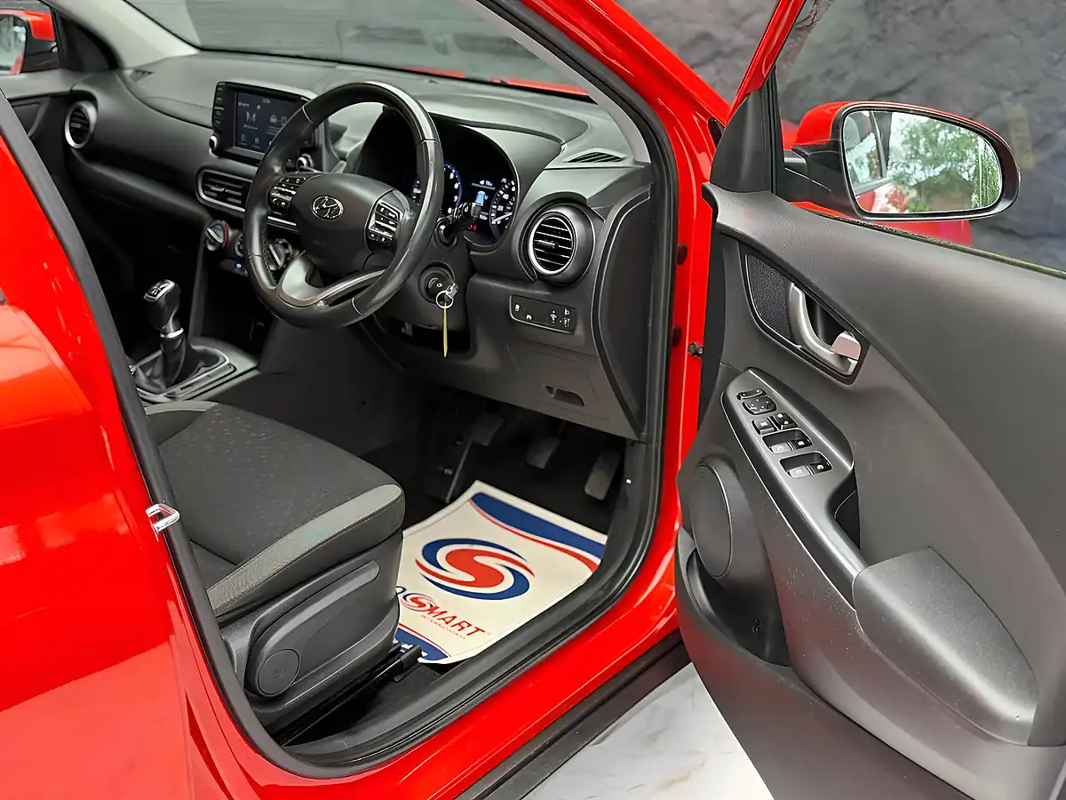 Used 2018 Hyundai Kona Se Orange - Interior and Exterior details 11