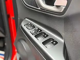 Used 2018 Hyundai Kona Se Orange - Interior and Exterior details 12
