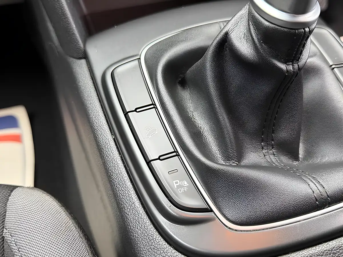 Used 2018 Hyundai Kona Se Orange - Interior and Exterior details 18
