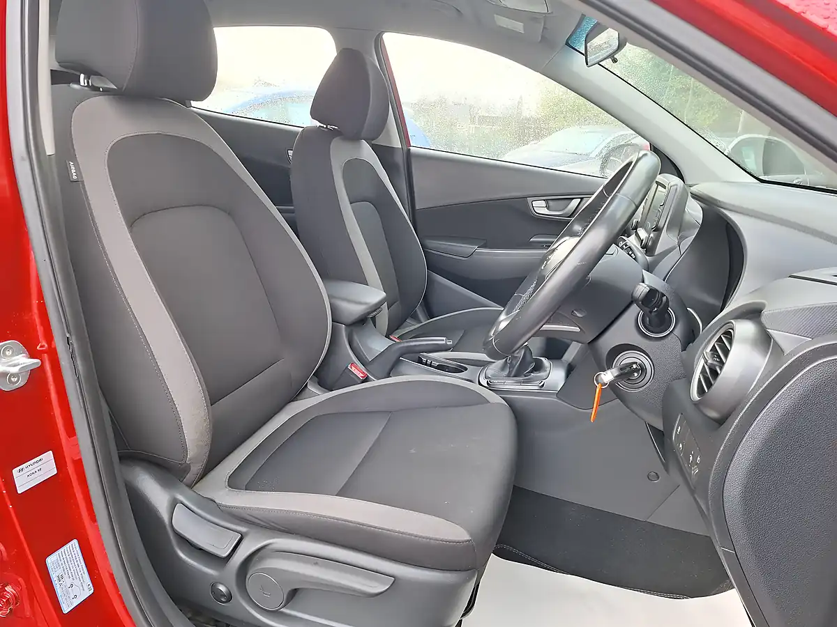 Used 2018 Hyundai Kona Se Red - Interior and Exterior details 10