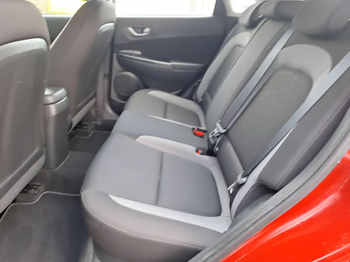 Used 2018 Hyundai Kona Se Red - Interior and Exterior details 11