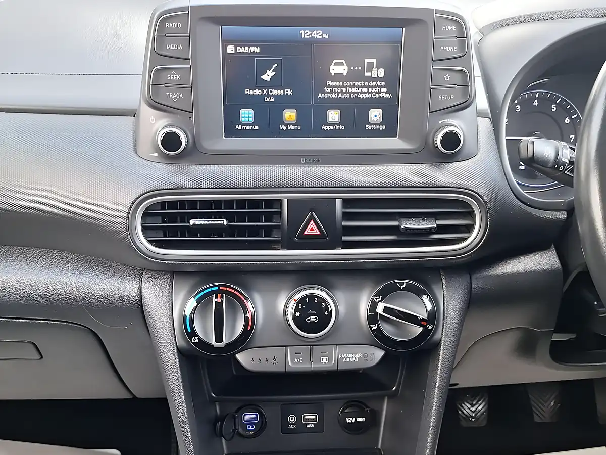 Used 2018 Hyundai Kona Se Red - Interior and Exterior details 16