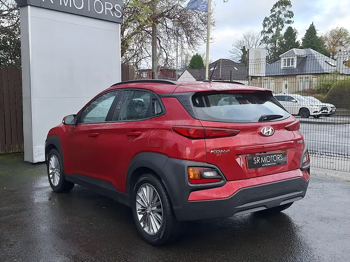 Used 2018 Hyundai Kona Se Red - Interior and Exterior details 4