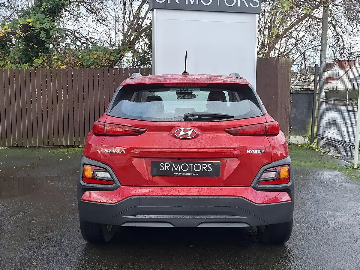 Used 2018 Hyundai Kona Se Red - Interior and Exterior details 5