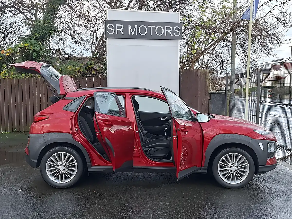 Used 2018 Hyundai Kona Se Red - Interior and Exterior details 7
