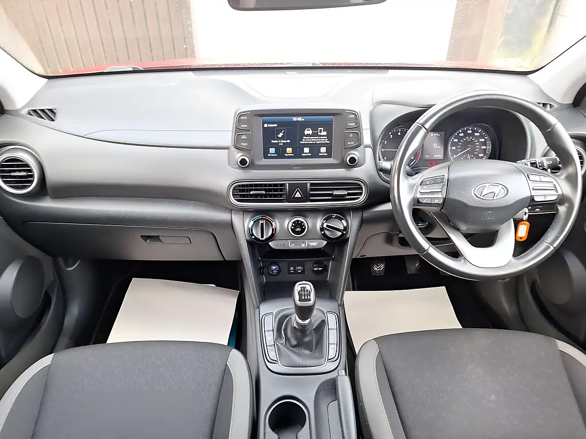Used 2018 Hyundai Kona Se Red - Interior and Exterior details 9