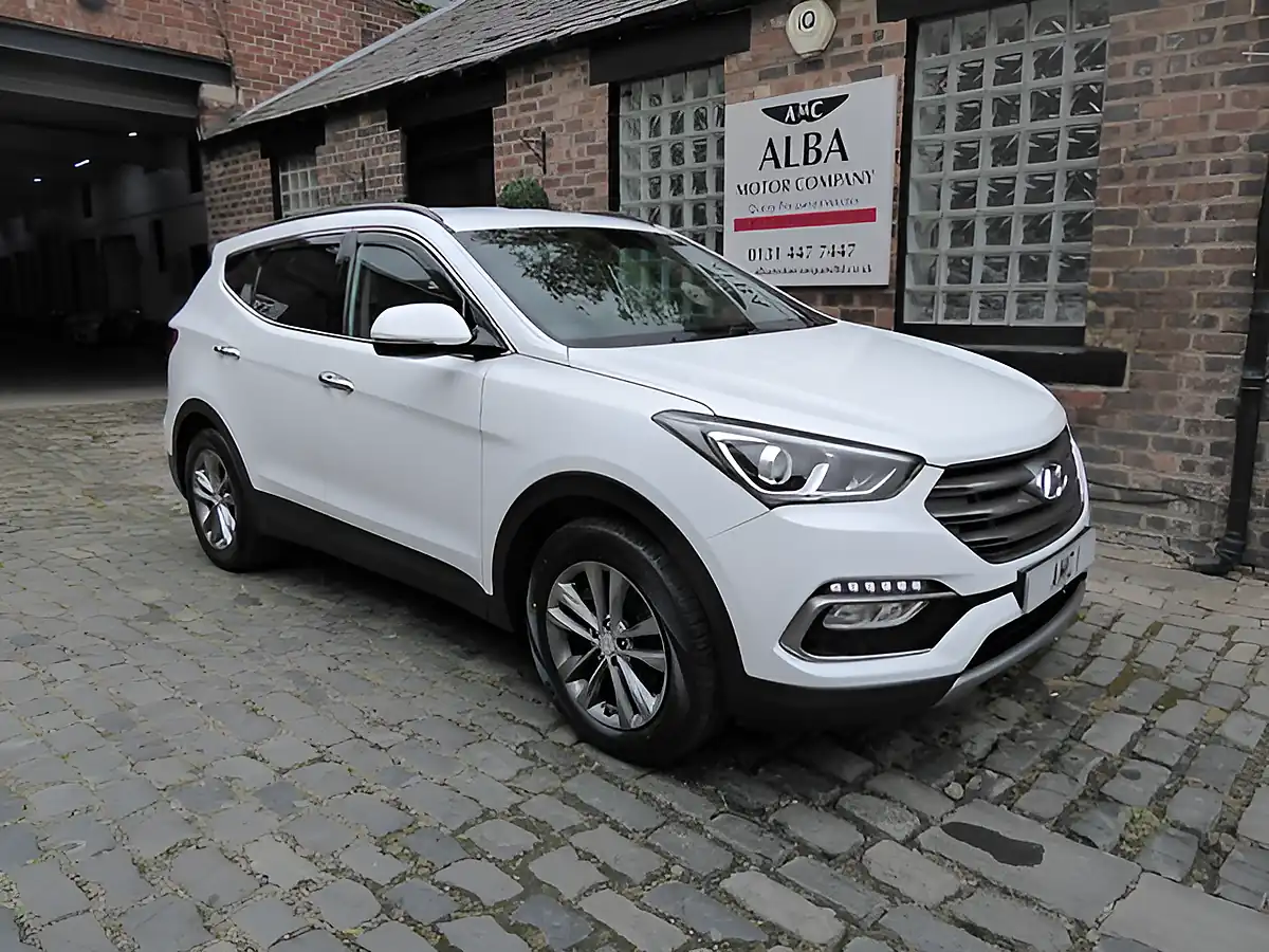 Used 2018 Hyundai Santa Fe Premium White - Front View