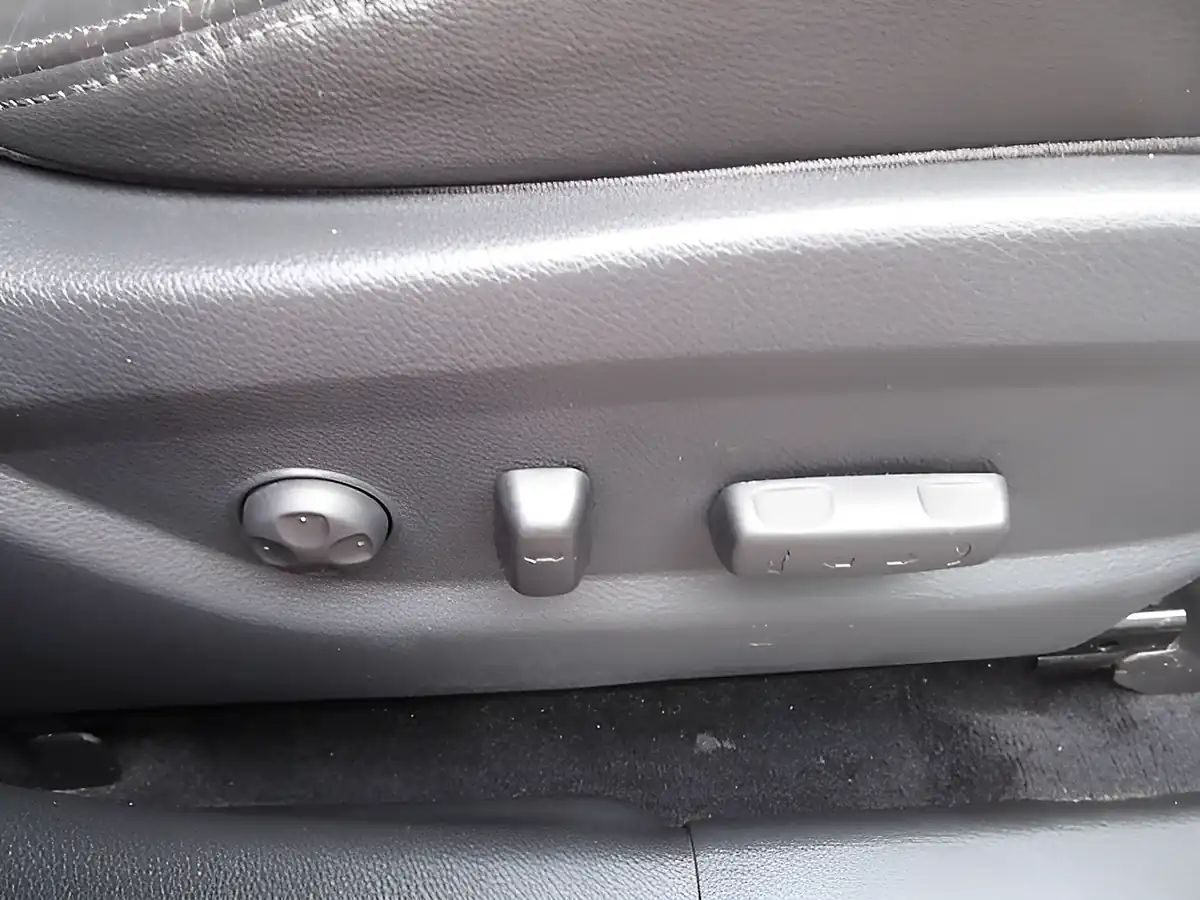 Used 2018 Hyundai Santa Fe Premium White - Interior and Exterior details 11