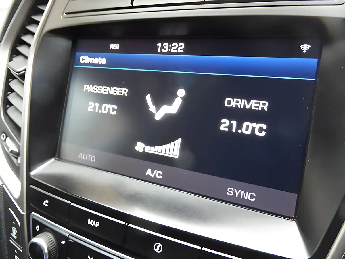 Used 2018 Hyundai Santa Fe Premium White - Interior and Exterior details 14