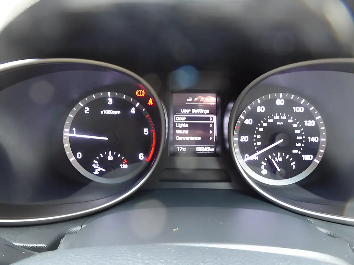 Used 2018 Hyundai Santa Fe Premium White - Interior and Exterior details 16