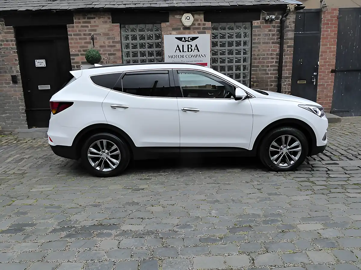 Used 2018 Hyundai Santa Fe Premium White - Interior and Exterior details 7