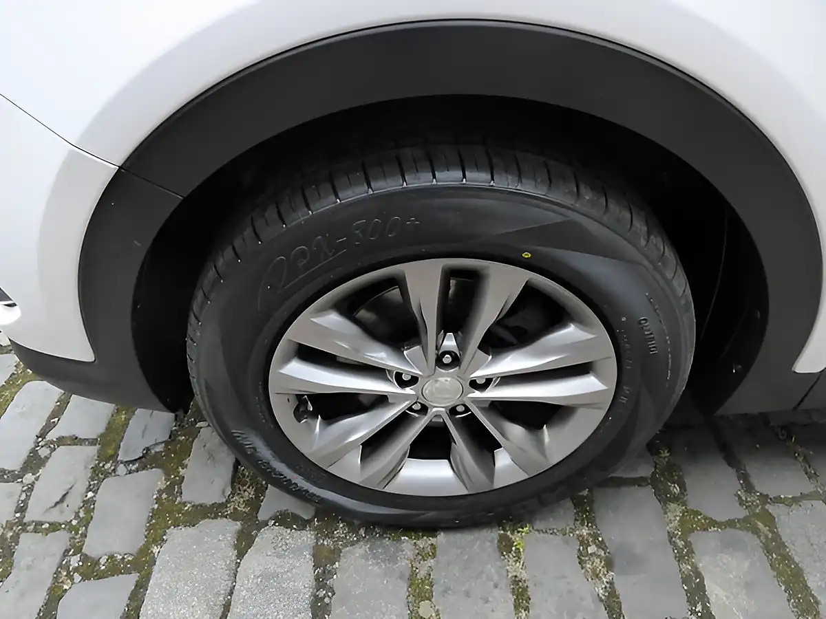 Used 2018 Hyundai Santa Fe Premium White - Interior and Exterior details 8