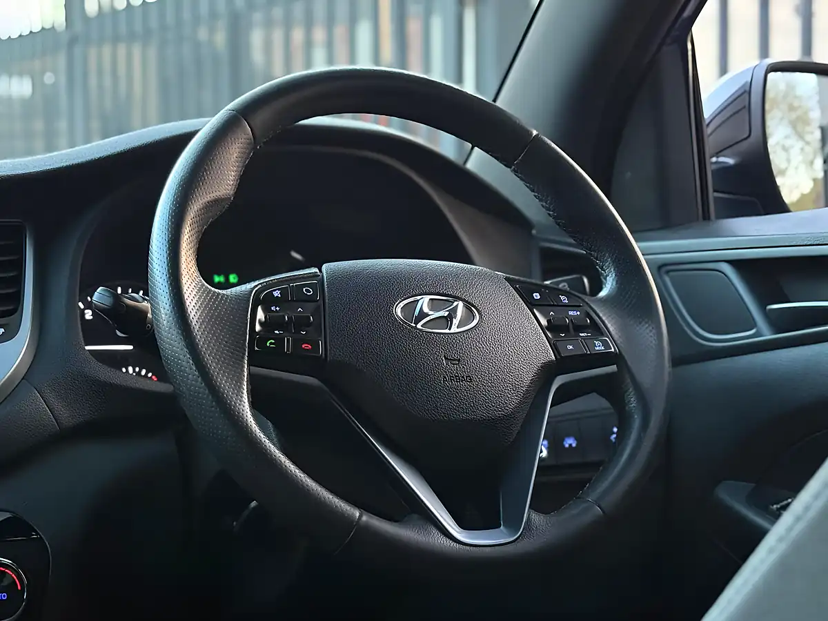 Used 2018 Hyundai Tucson Go! Se Blue - Interior and Exterior details 14