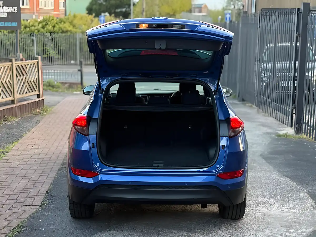 Used 2018 Hyundai Tucson Go! Se Blue - Interior and Exterior details 7