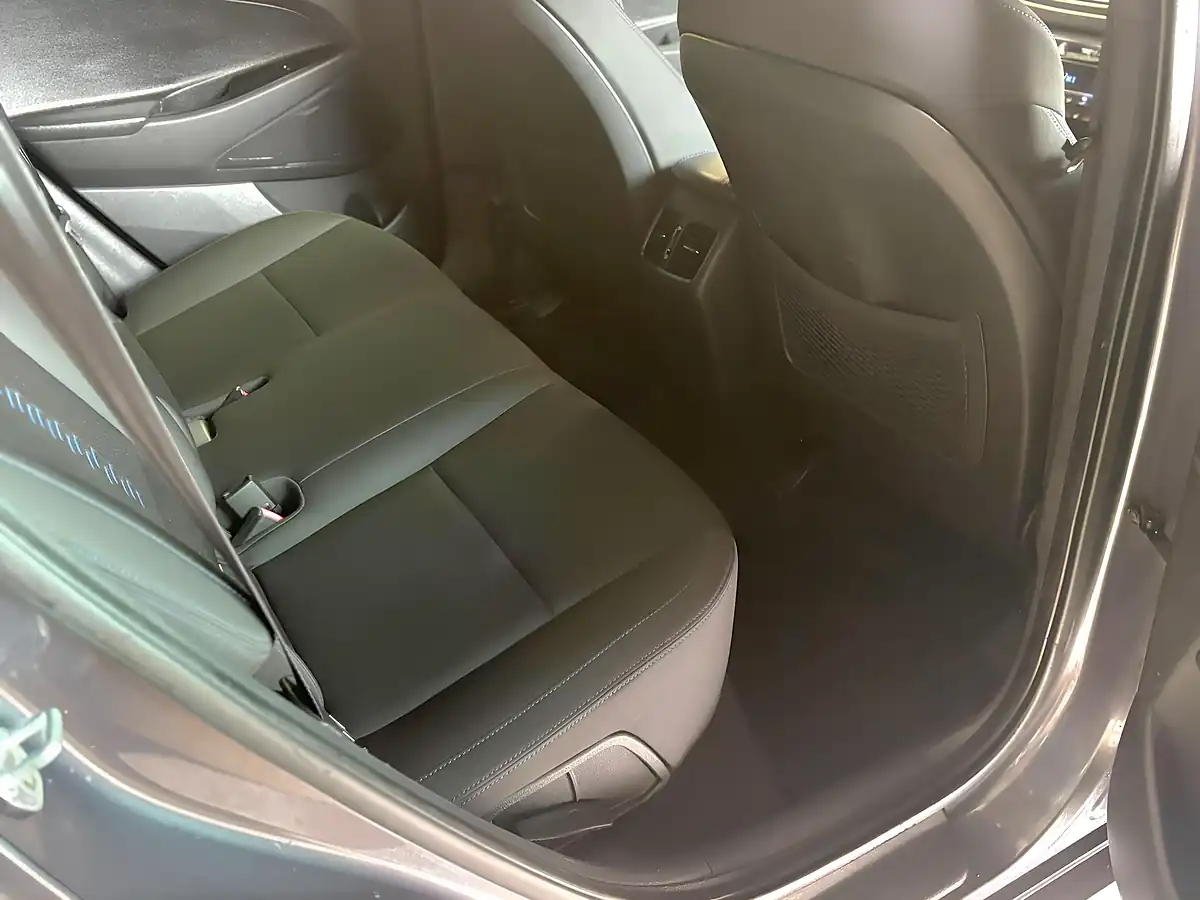 Used 2018 Hyundai Tucson Go! Se Grey - Interior and Exterior details 8