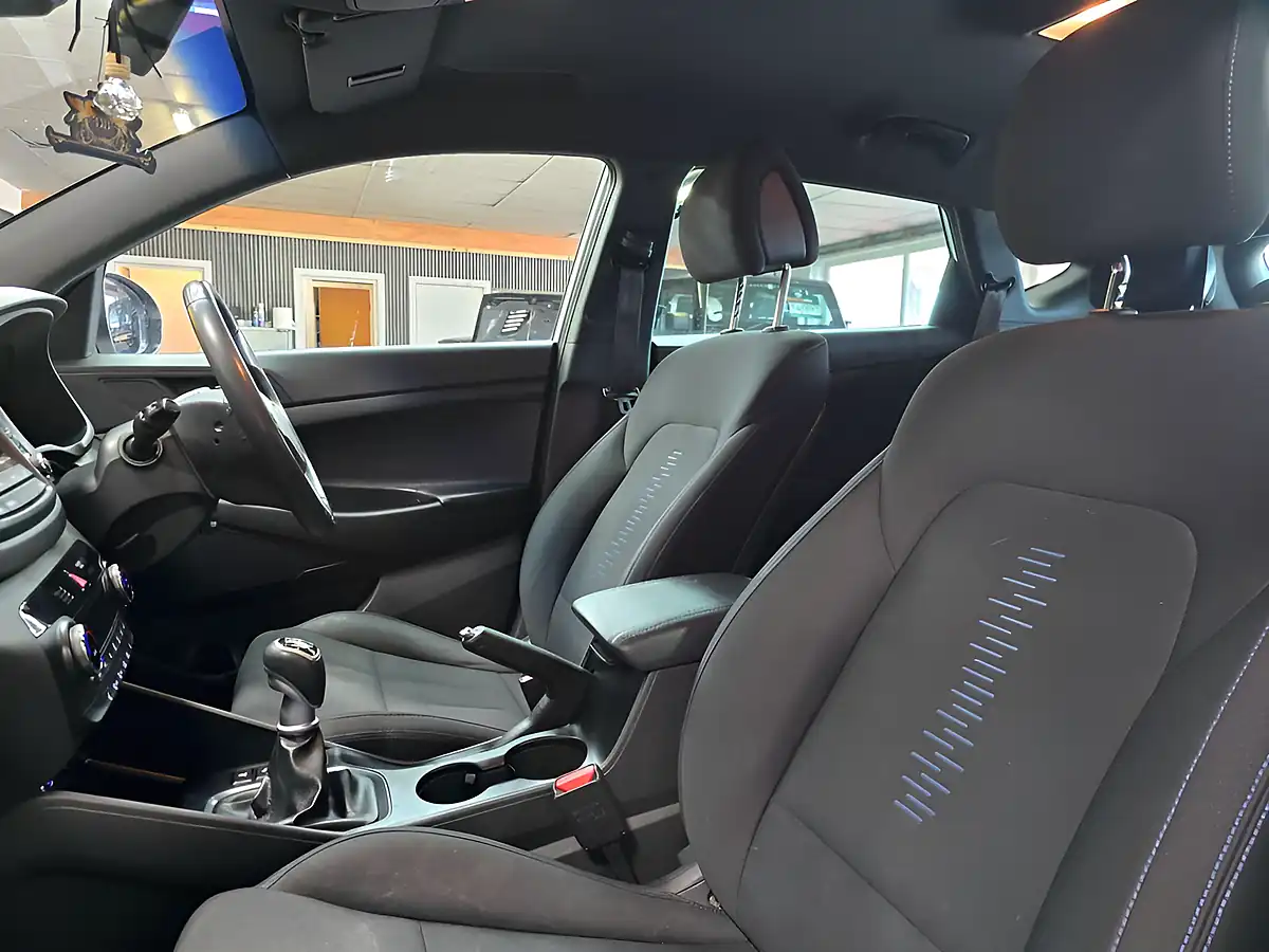 Used 2018 Hyundai Tucson Go! Se White - Interior and Exterior details 10