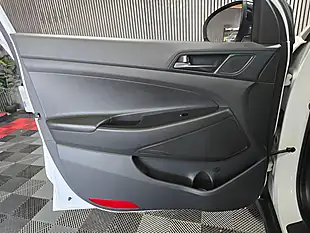 Used 2018 Hyundai Tucson Go! Se White - Interior and Exterior details 11