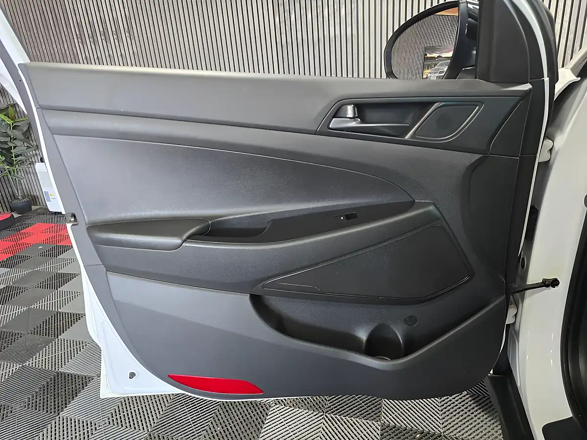 Used 2018 Hyundai Tucson Go! Se White - Interior and Exterior details 11