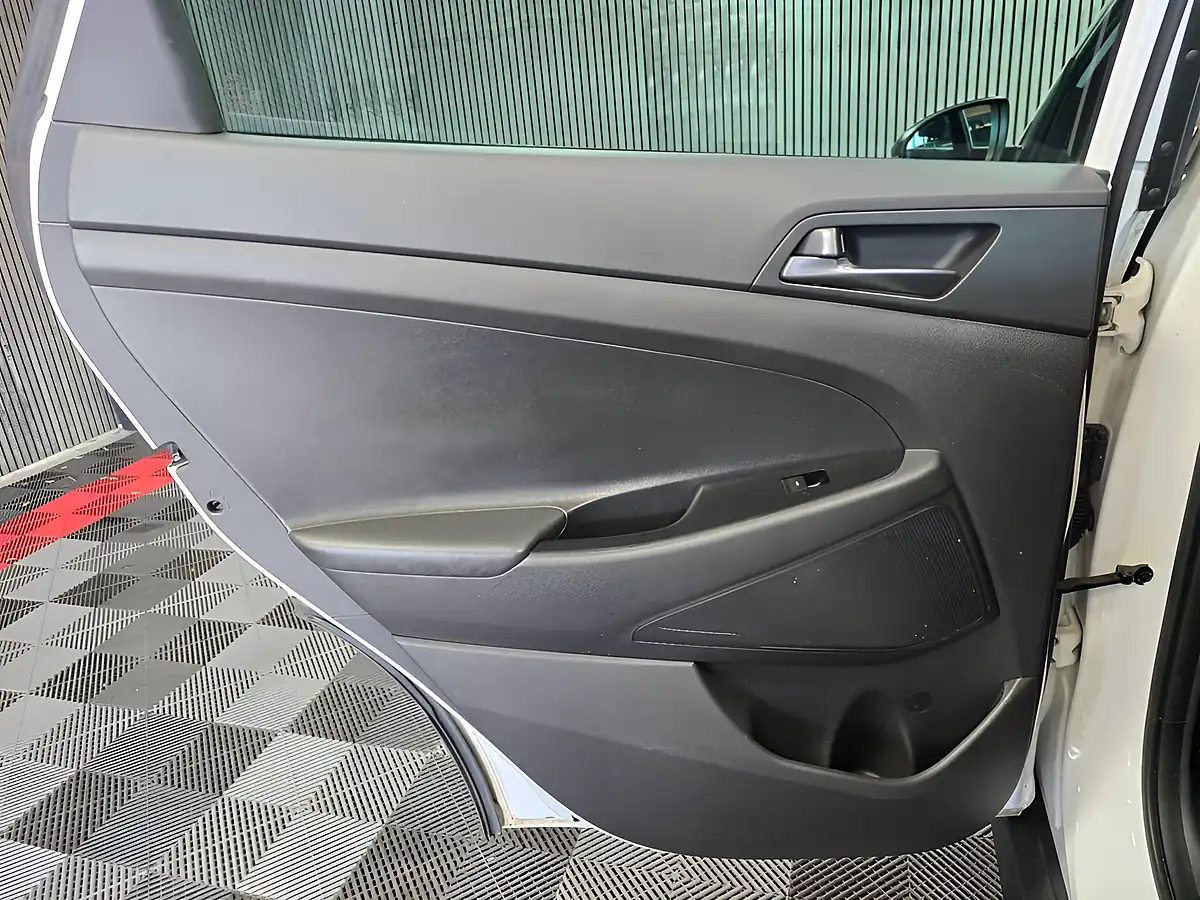 Used 2018 Hyundai Tucson Go! Se White - Interior and Exterior details 13