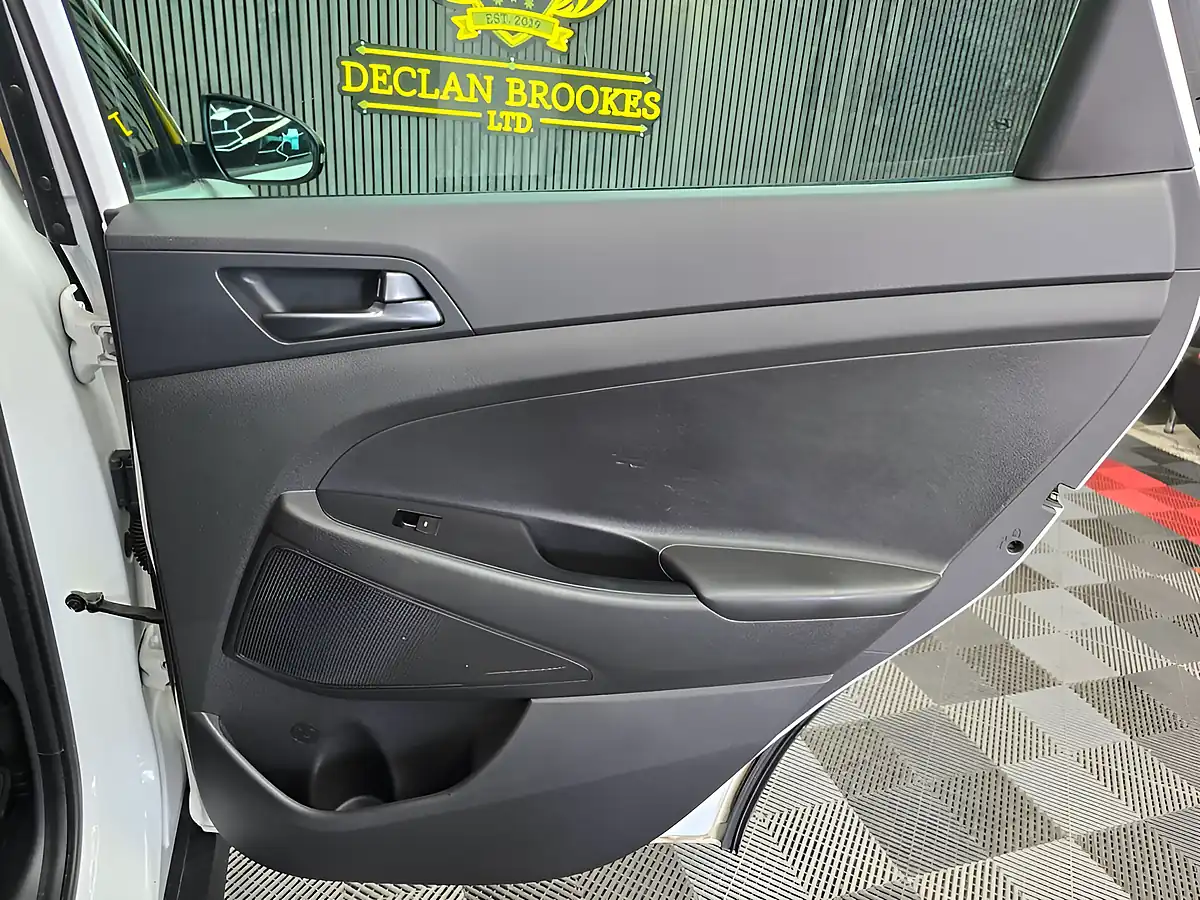 Used 2018 Hyundai Tucson Go! Se White - Interior and Exterior details 19