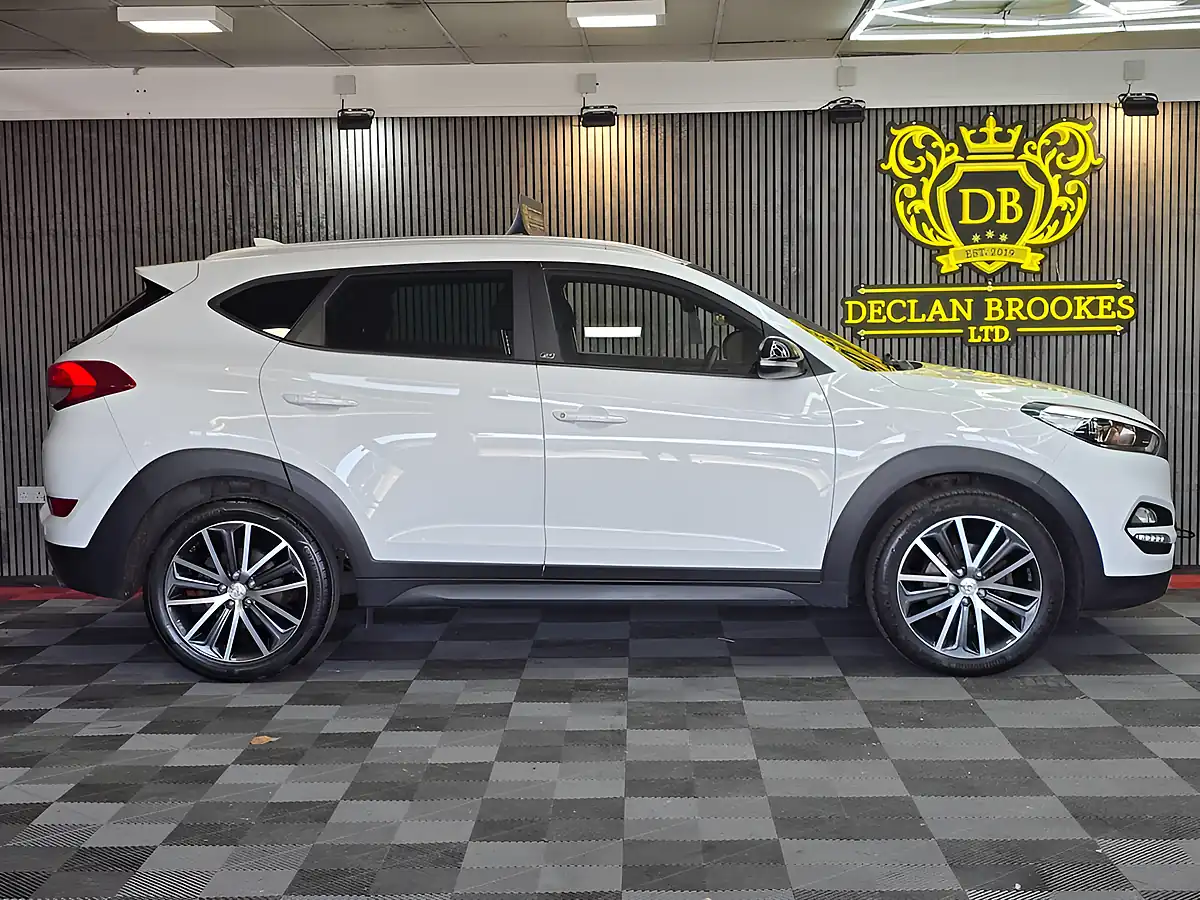 Used 2018 Hyundai Tucson Go! Se White - Interior and Exterior details 2