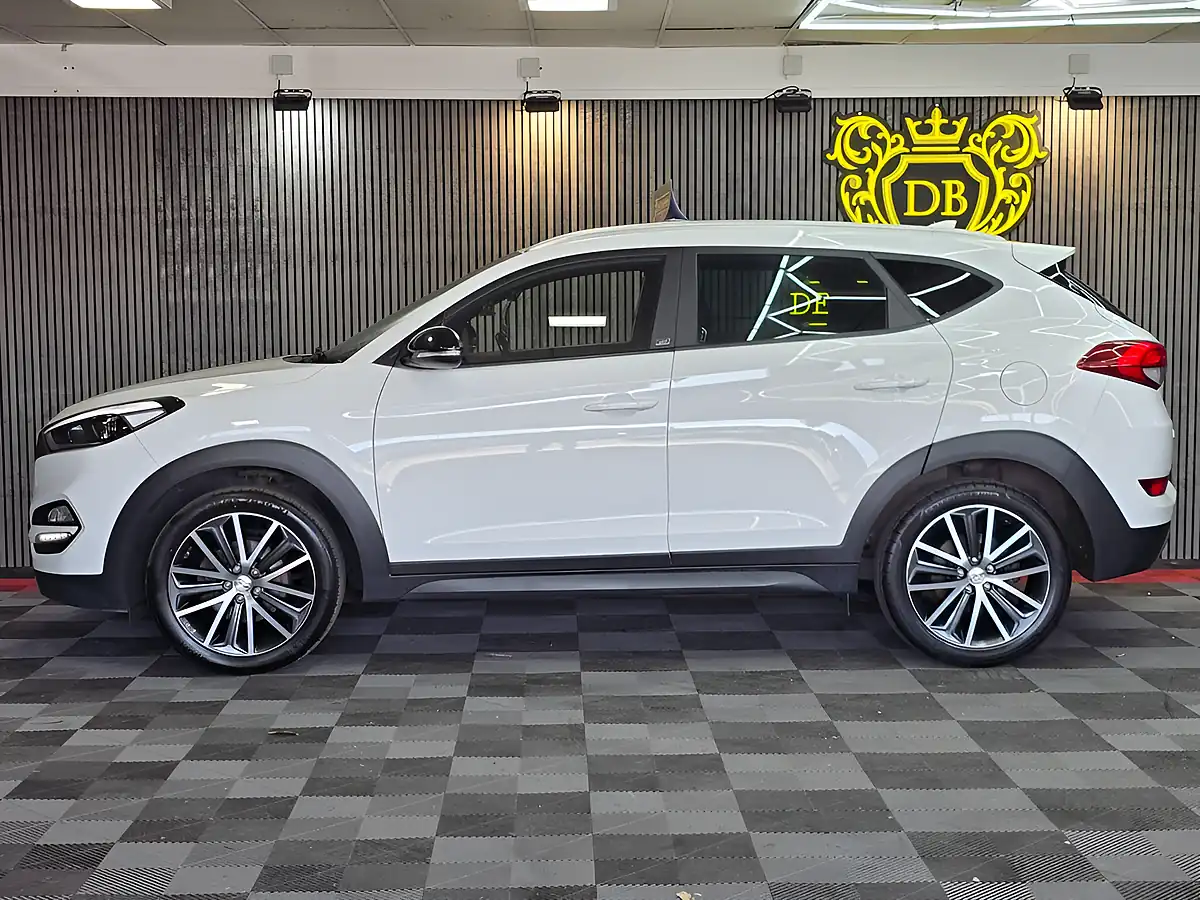 Used 2018 Hyundai Tucson Go! Se White - Interior and Exterior details 6